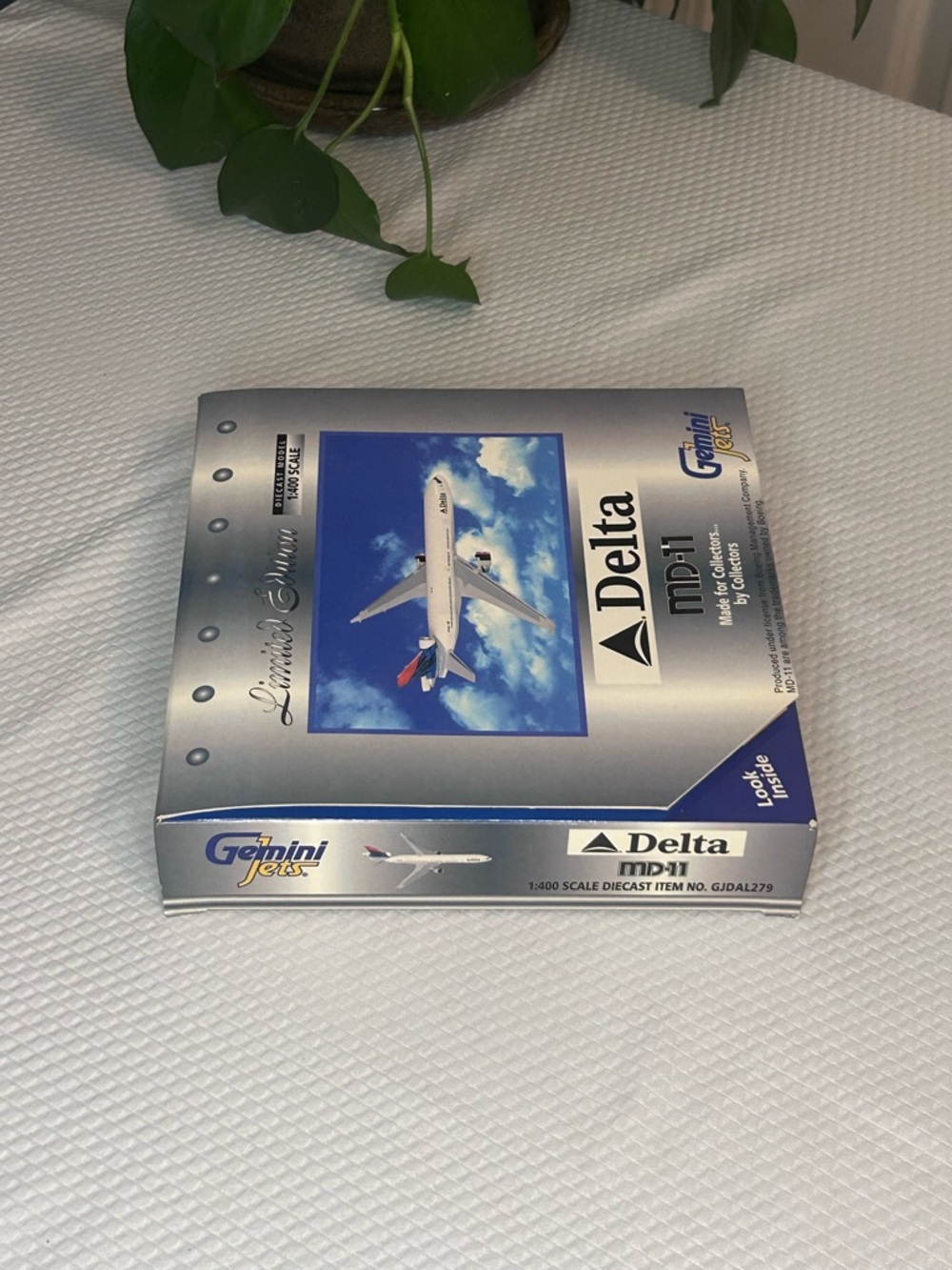 Delta MD-11 Limited Edition GeminiJets Model - Picture 5 of 6